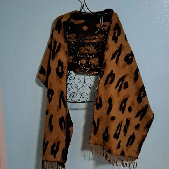 Madewell soft animal print scarf 80 x 16 inch acrylic - Picture 3 of 5